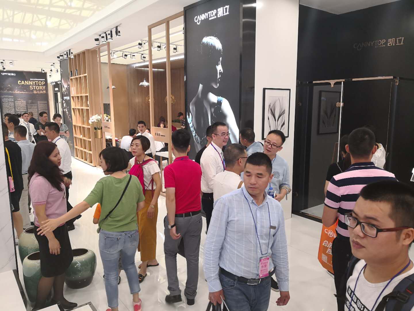 2018上海国际厨卫展——凯立淋浴房多款新品成展会焦点